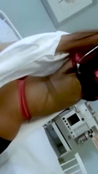 Sexy černá pacientka Aisha se připojí k doktorovi a sestřičce pro trojku divoké nemocnice