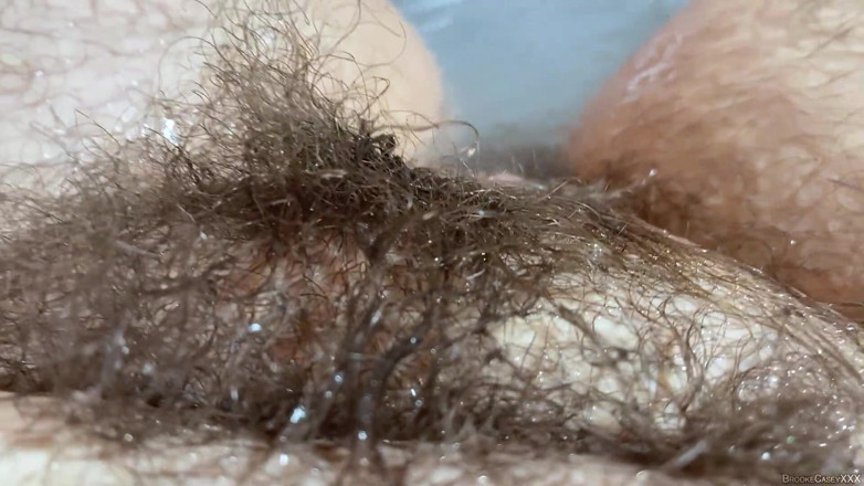 Brooke Casey: Ich wäscht meinen busch in der badewanne