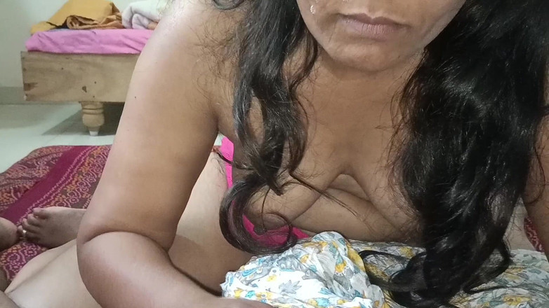 Dipak_kalal: Zawadi komal lagi asik nyepong kontol sampai dicrot di mulut