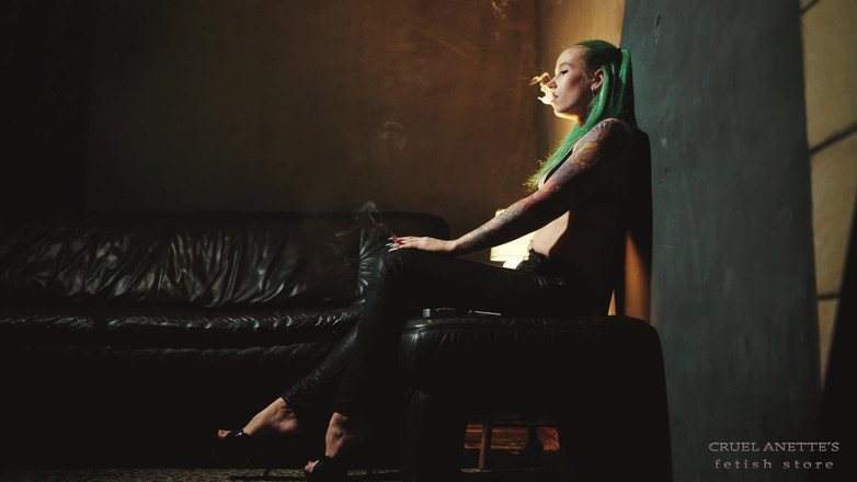 Cruel Anettes fetish world: लंबे दिन के बाद अकेले