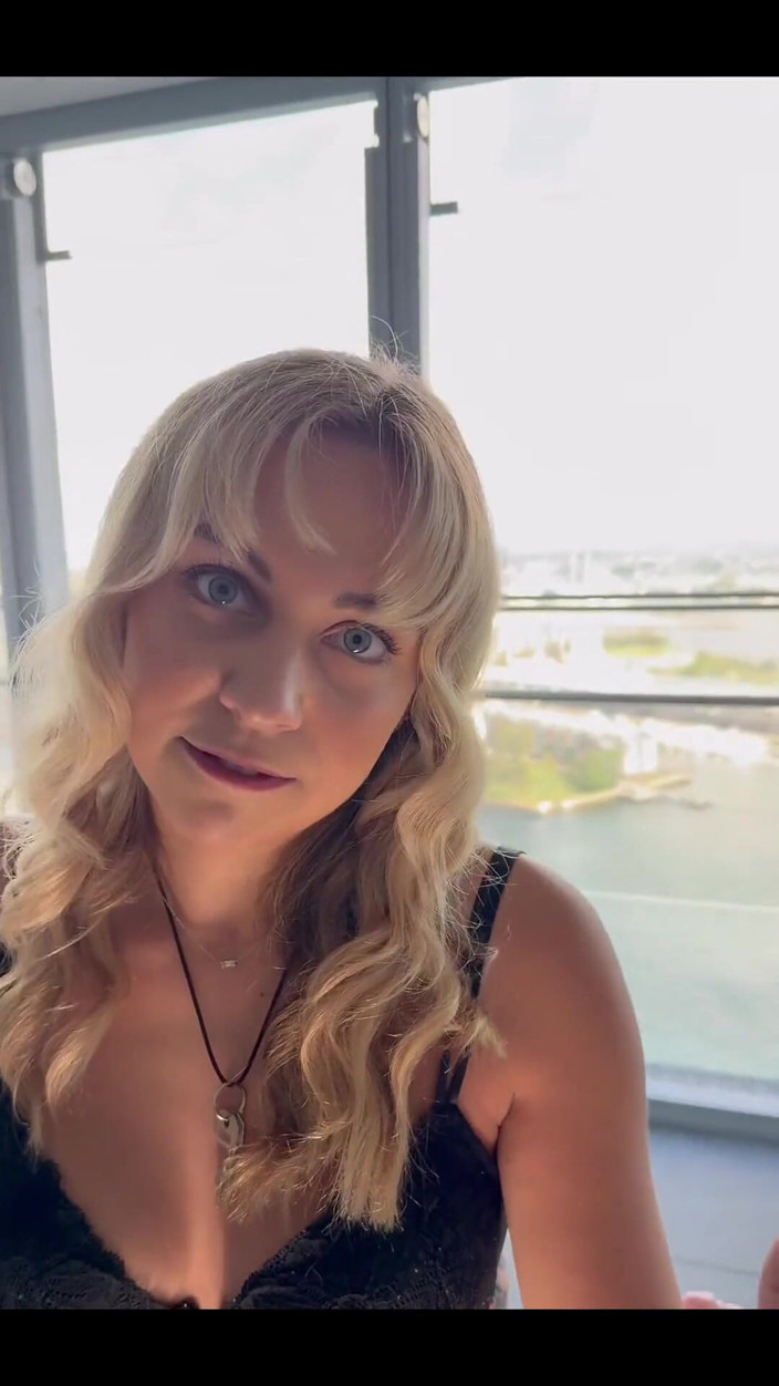 Tiffstreatsxoxo: Cuckolding with Your Keys Around My Neck