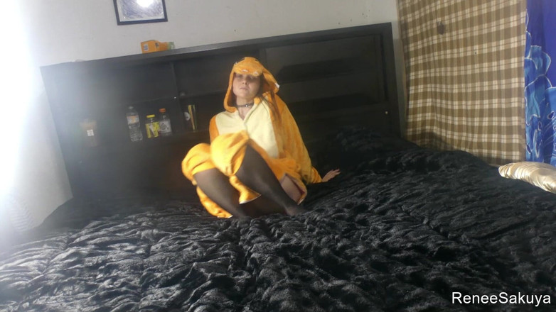 Renee Sakuya: Renee Sakuya in un abito charizard balla, film silenzioso