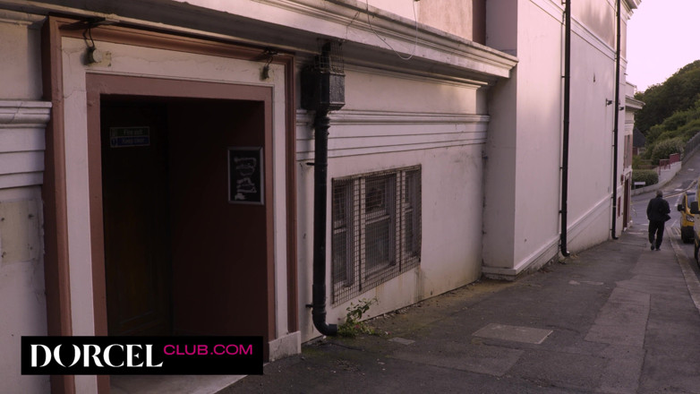 Dorcel Club: 和anissa kate的商务三人行