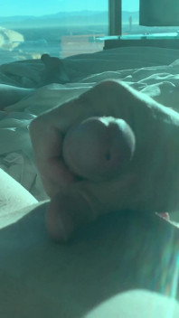 Twink tóc đỏ gầy gò bị giật đến cực khoái mãnh liệt bắn tinh khổng lồ