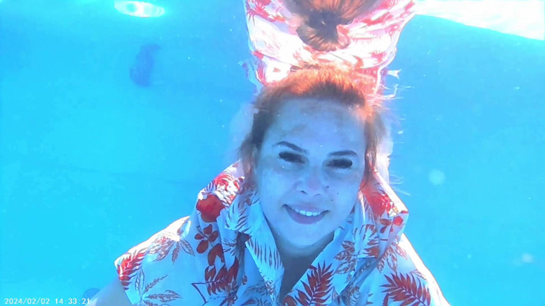 Emeli: Long Breath Holding Underwater