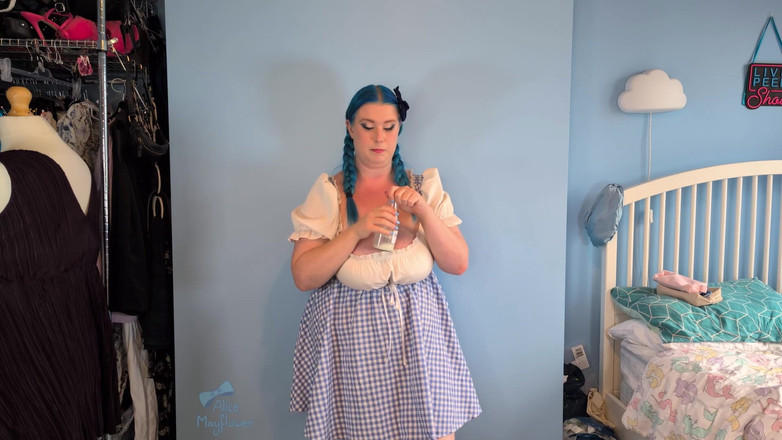 Alice_Mayflower_Scottish: Transformându-se într-o văcuță și cerșind spermă - fată solo