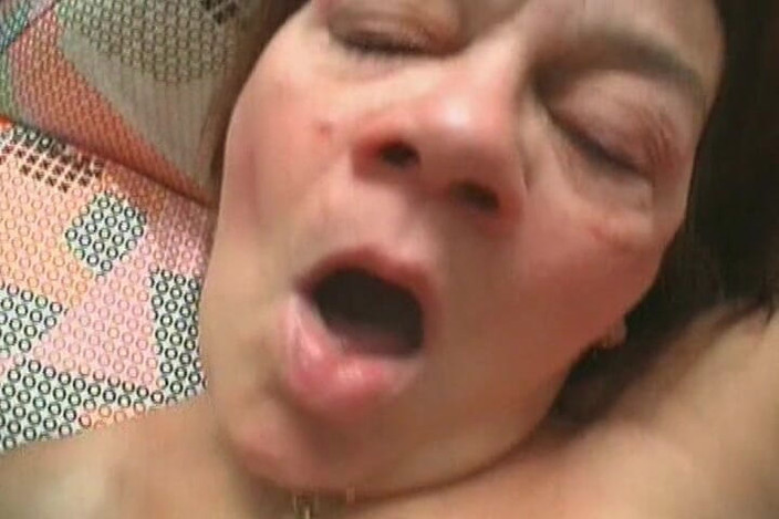Mature Climax - 100% Mature Videos: Nonna selvaggia in calze nere che mostra le sue mosse...