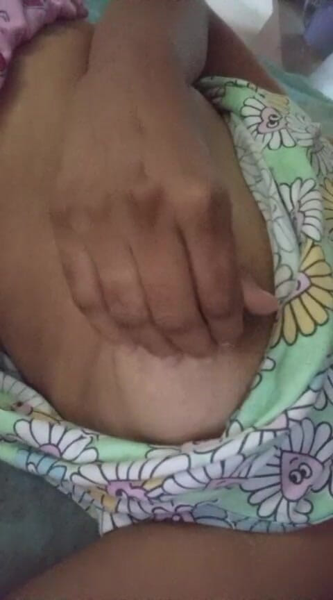 18+ College Girl First Time Musterbate with Her Bigboobs and Wet Sri Lankan Local (Anne White) 18+ College Girl First Time Musterbate with Her Bigboobs and Wet Sri Lankan Local (Anne White)
