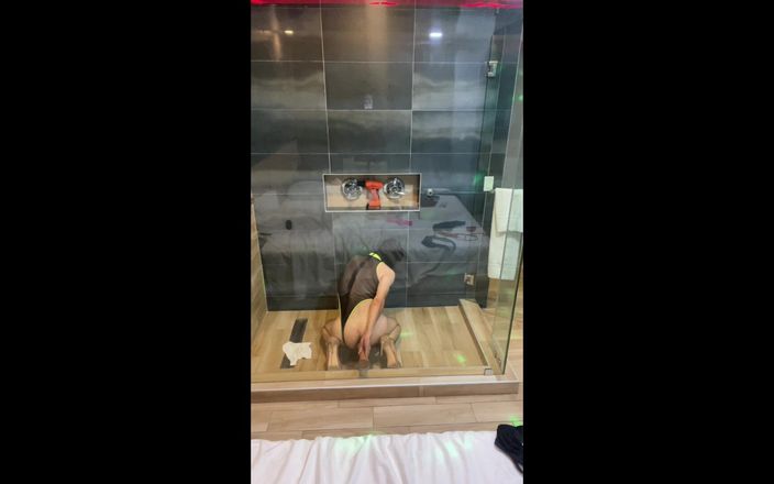 Drillmenowfucker: In een motel in Miami, lingerie dragen en hoge hakken...