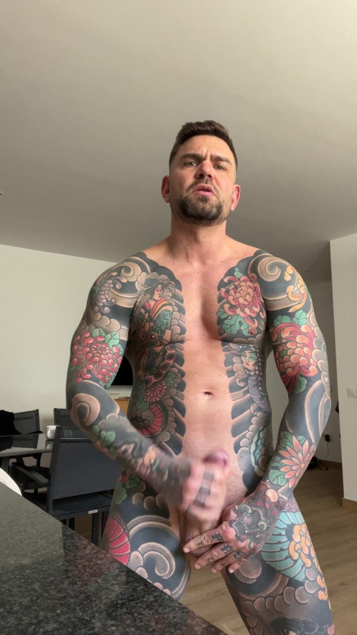 Juan Lucho Gay: Товстий член качає молоко
