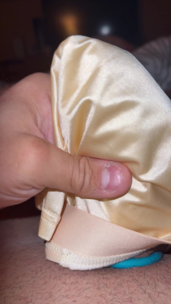 Bigbrook45: Beige zijdeachtig slipje