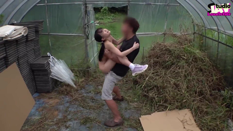 Studio JAV Launcher: ¿Alguna vez has visto una pequeña belleza perderse en un...