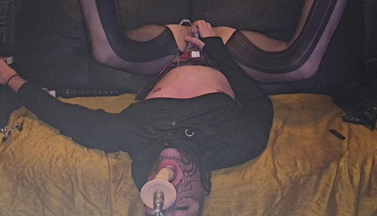 Bound_Sissy: बहिन गुलाम चेहरे की चुदाई और पेशाब