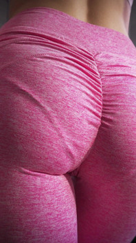 Pawg milf trêu chọc quần lót trong quần legging khít khao