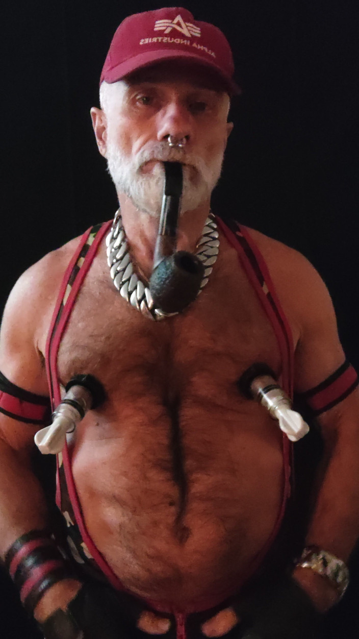MusclesCigarsFFPig: Üvey baba pipo içiyor ve pompalıyor