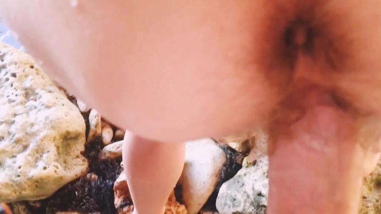 Risky Hairy Couple: 在裸体海滩上的冒险性爱和毛茸茸的阴户中出