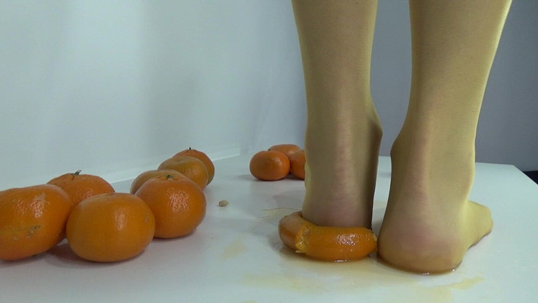 AnnaBUST: Depcze mandarynki w nylonowych pończochach