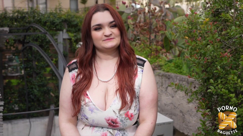 Porno Baguette: Amandine, güzel kız, iki yarakla sikilmek istiyor