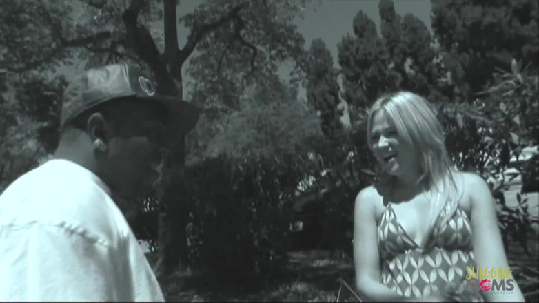 Shagging Stepmoms: 艶やかなブロンドの熟女が迷子になると、彼女は角質BBCに拾われます