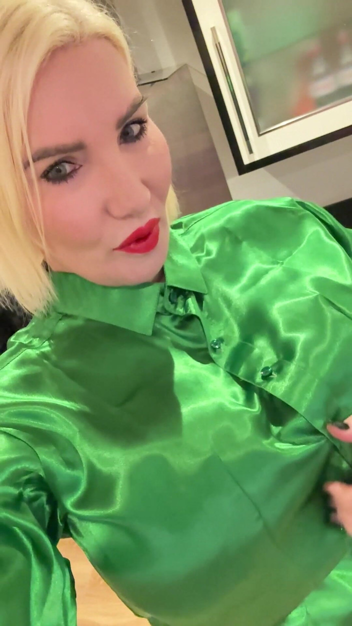 Sophie James: Bullseye stropită facial ring My Bell!