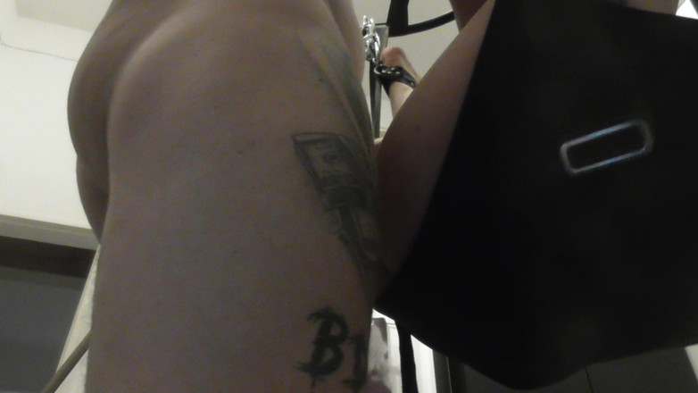 FuckSlave: Rus wordt geneukt op de schommel