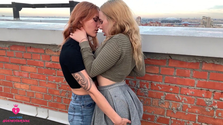 Marshswallow: Seks lesbian awam di atas bumjang