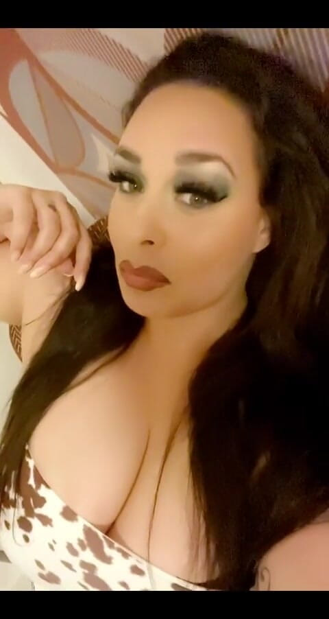 Anastasia Lux: Jen zpívají písně