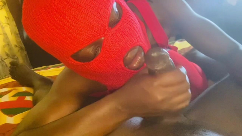 Skimask: बड़ा लंड चूसना उसका पसंदीदा है