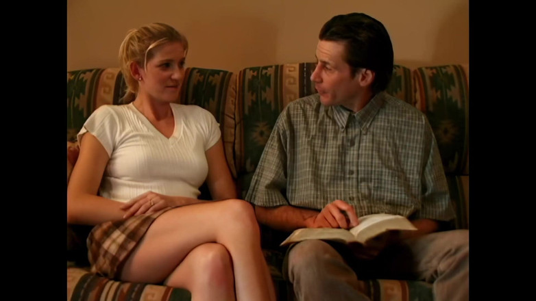 Bewitched!: Una Calda Giovane Bionda Che Preferisce Il Cazzo Maturo Dentro...