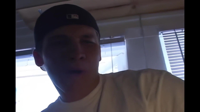 Galaxy Orgy: 开始吸吮你的鸡巴