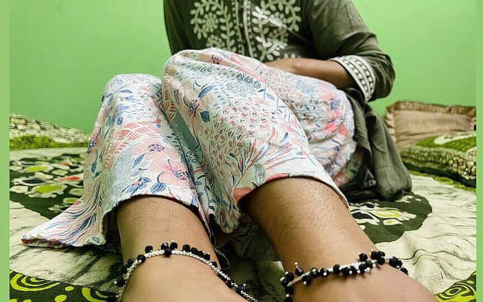 Riya Chowdhury: Сексуальна леді налила сік у свою рожеву пизду