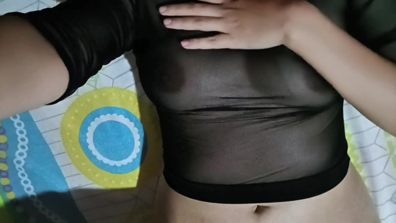 Yuli and tony: Masturbándose en la cama de mi vecino