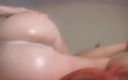 Femdom Austria: Louisa ukazuje svůj sexy zadek zblízka