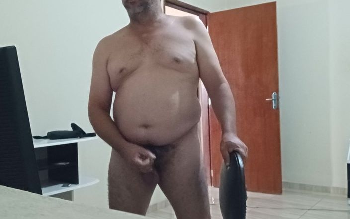 Edivaldo Dos Reis Costa: 午後にオナニーをする