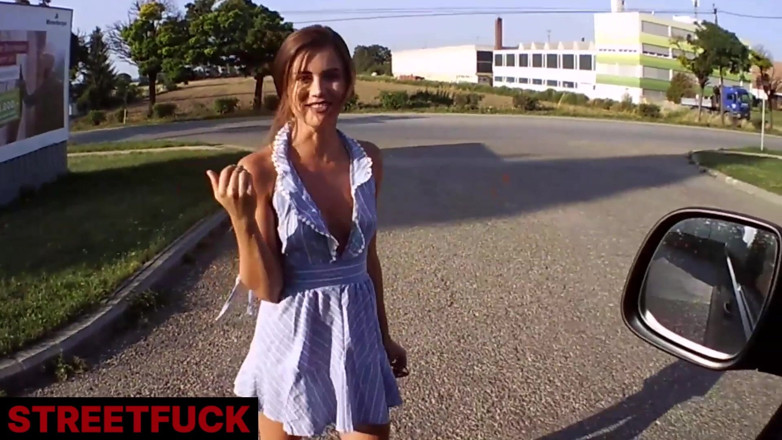 STREETFUCK: Pouliční šukání Little Babe na ulici