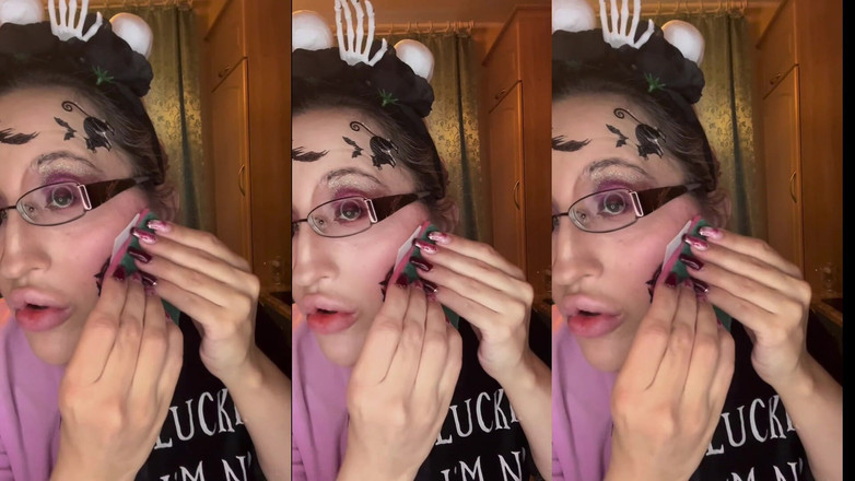 FinDom Goaldigger: 娘娘腔，我一边花你的钱一边让你舔我的眼镜和嘴唇