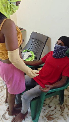 Thesana: ऋण सत्यापन लड़का और घर की पत्नी