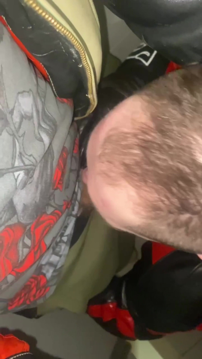 KinkySirius: Kinkysirius trong trang phục Chav Scally hút một con gấu...