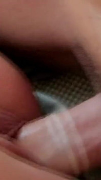 Adegan kotor Sluty-3 Tukang urut si rambut coklat seksi Mandy Moore mengongkek pesakitnya dan berakhir dengan pancutan muka