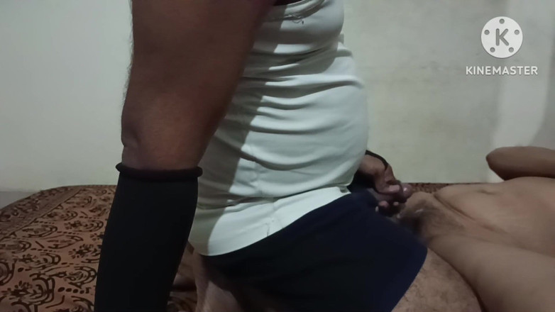 Meena aur James: Meena trouve son beau-fils en train de regarder des films...