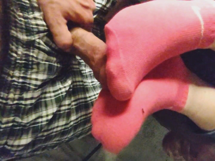 SocksAddict69: gulaabi seksi nahin-sho takhna naike moje joote hataane ke baad...