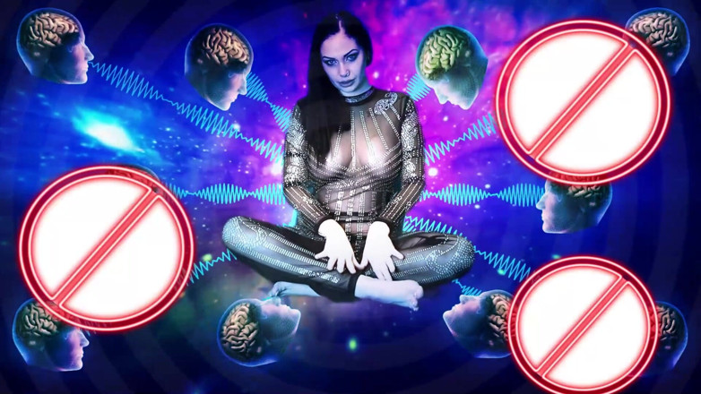 Goddess Misha Goldy: De la bite et du trou du cul à la transformation...
