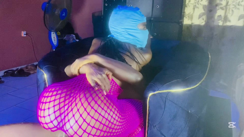 Skimask: Menina Rabuda Gosta De Ser Fodida