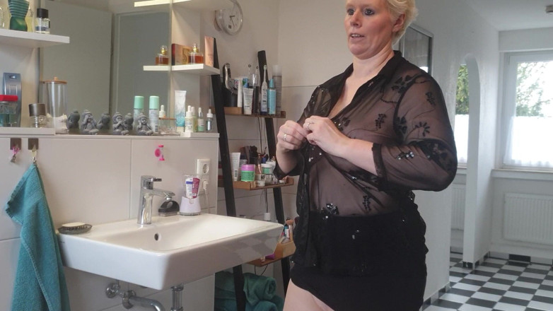 UserBitch1: Baisé dans la salle de bain avec une bouteille de...