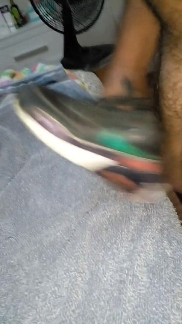 Sneakerfetish_BR: Baise avec des baskets et éjaculation sur mon old Air Max