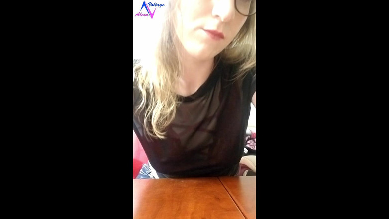 Alexa-Voltage: cu unghii Asmr