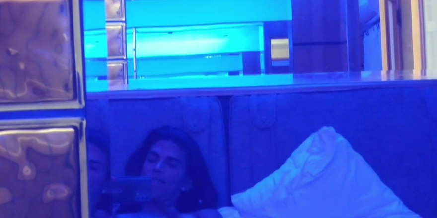 Tsdanisantos1: Shemale zeigt seinen großen Schwanz und macht Sinnlichkeit