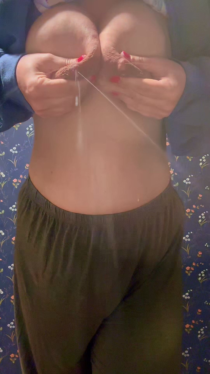 Mrs_KittyCat: 젖탱이에서 젖탱이를 짜내는 섹시한 밀프