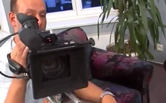 MCG Empire: Amatör Alman sürtükler sikiliyor ve filme alındı (tam porno film)