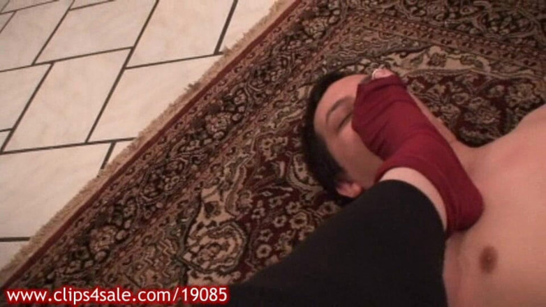 Princess Nikki's Foot Fetish & Foot Worship Club: Moje krutá nevlastní sestra - čichání zpocených punčocháčů při hlazení - bičování koulí...